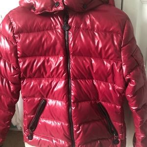 Moncler kids jacket in excellent condition. Worn only few times.